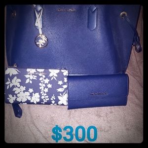 Mk reversible tote with two wallets